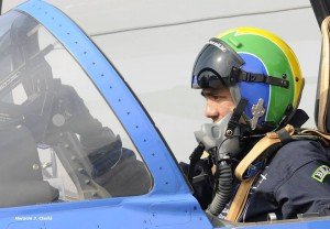 Tenente-Coronel Caldas já fez parte da Esquadrilha da Fumaça como piloto números 6 e 7