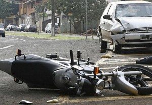 acidente transito moto carro