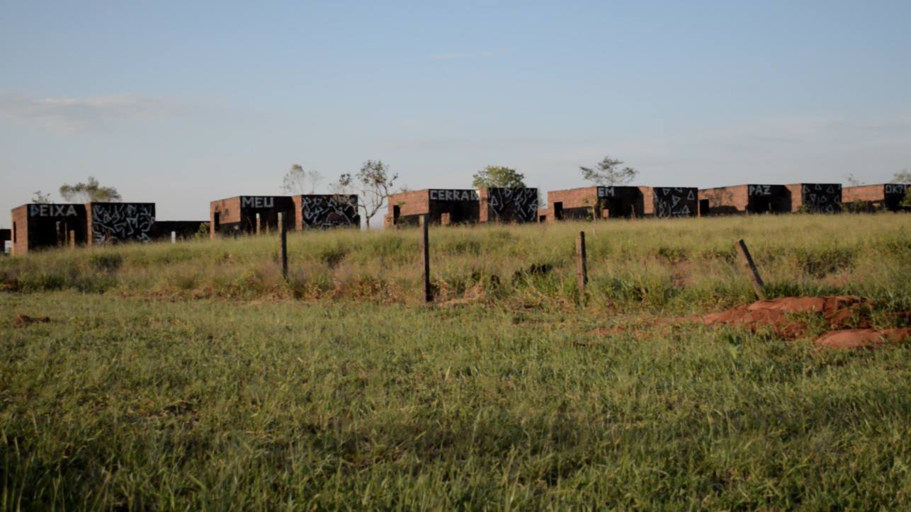 Construção de casas começou há cerca de 20 anos, mas foi abandonada - foto Otávio Serafim