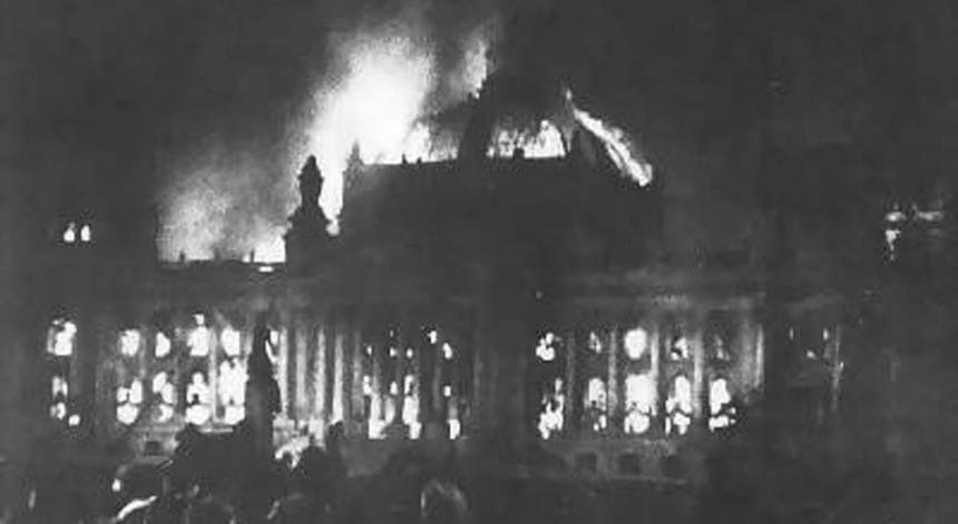 Incêndio no Parlamento Alemão (Reichstag), em 1933, impulsionou o partido Nazista ao Poder