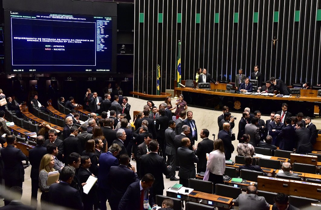 Brasília- DF- Brasil- 25/10/2016- Sessão extraordinária da Câmara dos Deputados, para discussão e votação de diversos projetos. Foto: Zeca Ribeiro/ Câmara dos Deputados