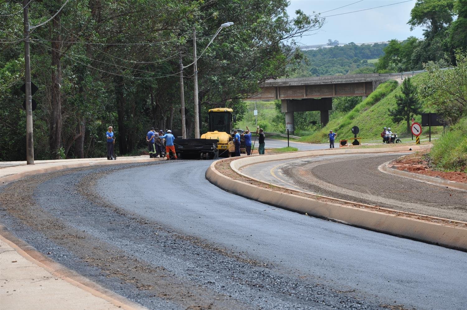 Avenida passará a contar com canteiro central, paisagismo, guias nas laterais, construção de calçadas, ciclovia, além do recapeamento completo do pavimento