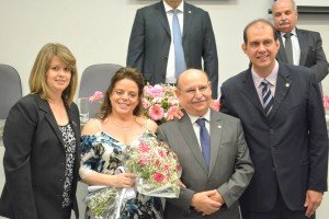 Mesa da Câmara com o médico homenageado