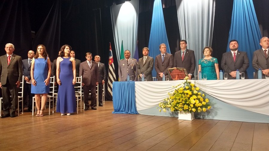 Solenidade no Teatro Municipal também deu posse aos vereadores da 17ª Legislatura