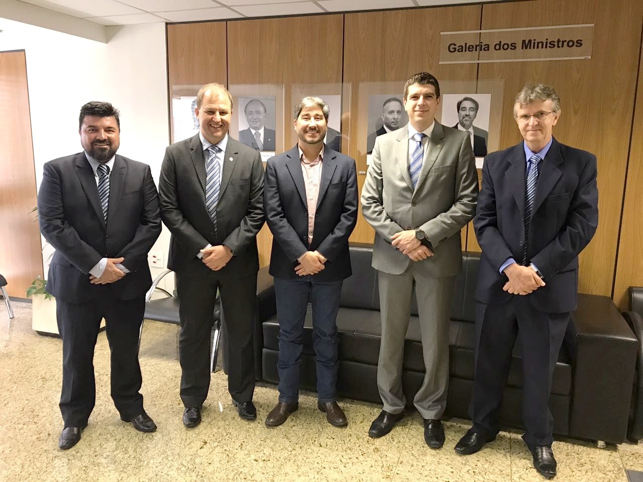Comitiva que esteve em Brasília para tratar das questões sobre as casas do Minha Casa, Minha Vida