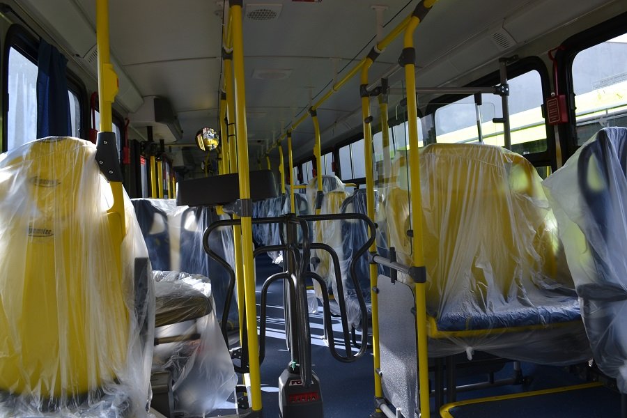 Os veículos, equipados com câmeras de segurança, possuem capacidade para transportar 38 passageiros sentados