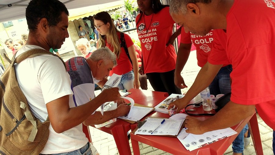 Mais de 8 mil assinaturas foram coletadas nos dias de mobilização sindical