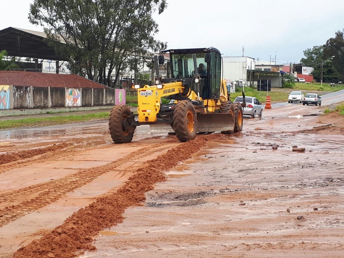 Equipe da Prefeitura retirou parte do material durante a tarde de sexta-feira