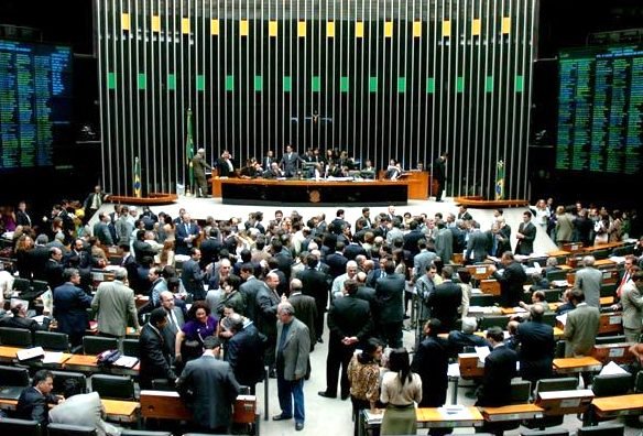 Reforma política propõe que eleições de 2018 sejam feitas no sistema atual