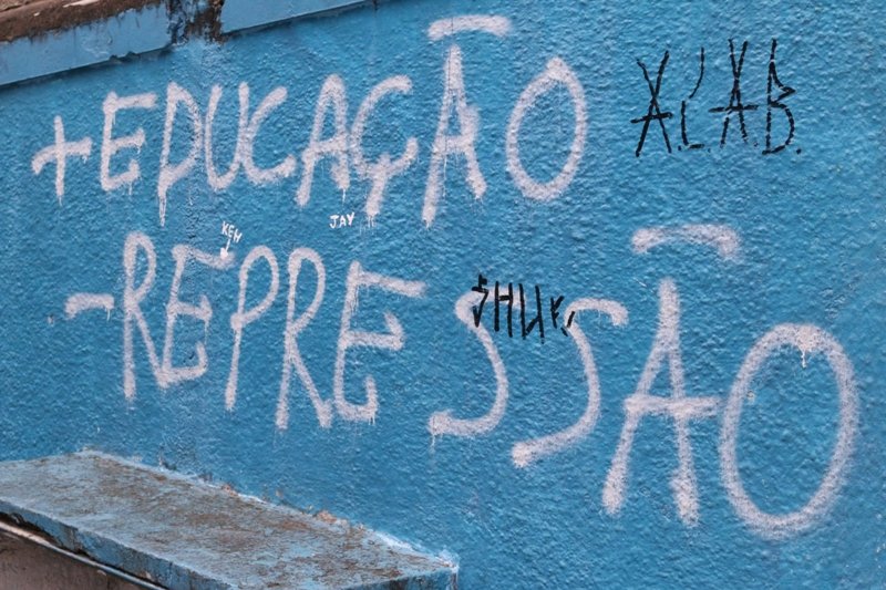 Deputados do PSL lançam frente para implantar Escola sem Partido no Estado