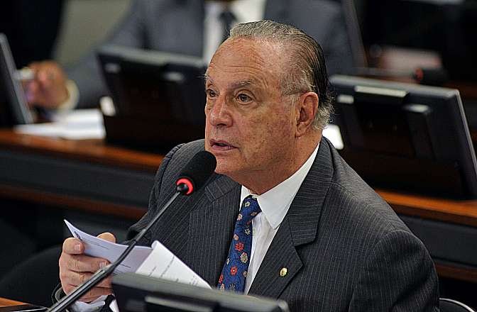 Câmara suspende salários e benefícios do deputado Paulo Maluf