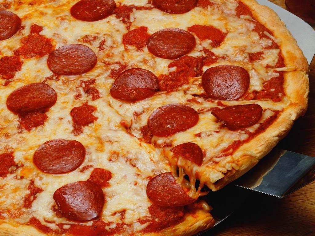 Dia da Pizza: Procon orienta consumidores sobre direitos ao consumir em pizzarias e no delivery