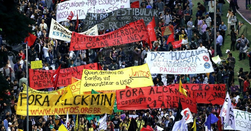 Para entender o comportamento político dos intelectuais engajados