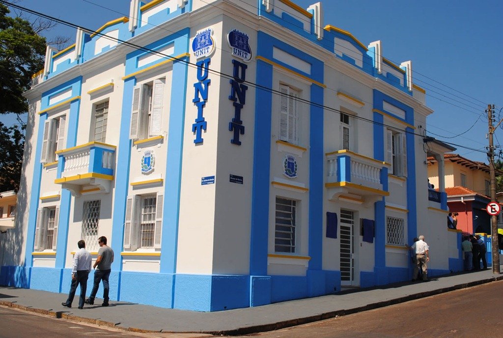 Prefeito apresenta proposta de venda da antiga sede da UNIT
