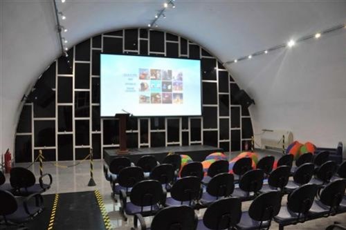 Cine Janelas divulga a programação de filmes para abril