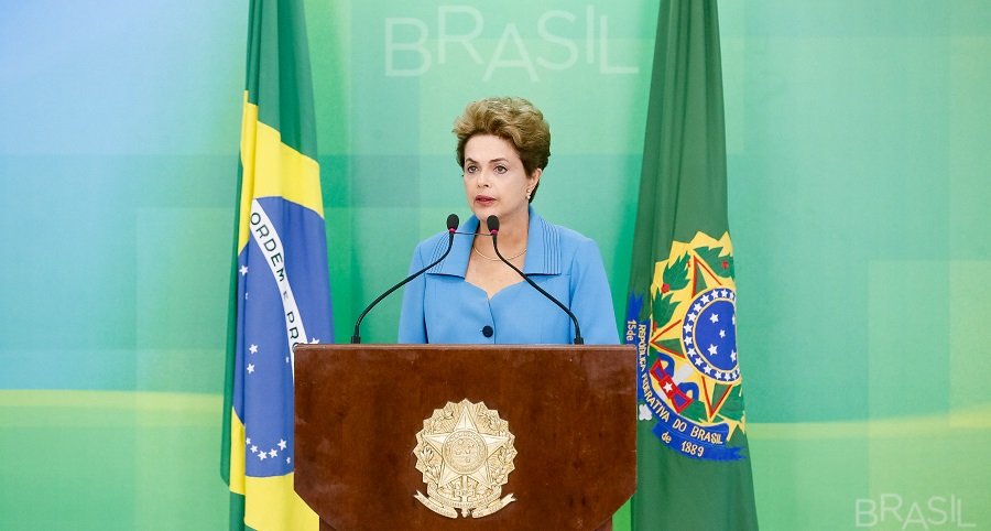 Dilma se diz indignada com decisão sobre impeachment