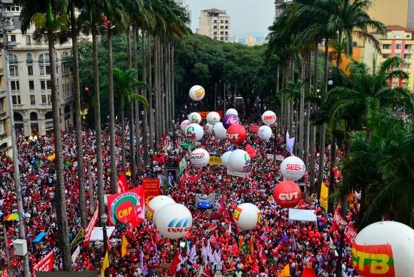 Manifestações podem mudar decisões sobre impeachment, dizem cientistas políticas