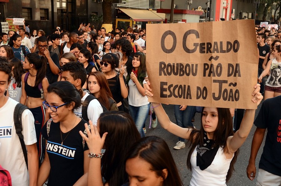 Alunos das ETECs paulistas protestam contra desvios na merenda escolar