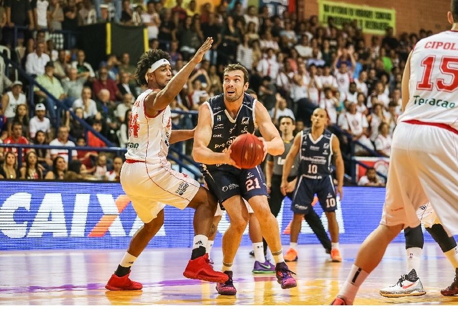 Bauru Basket pode garantir vaga na final do NBB