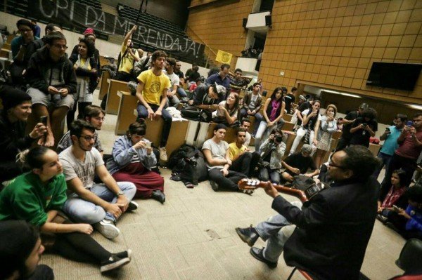 Estudantes mantêm ocupação da Assembleia paulista por CPI da merenda