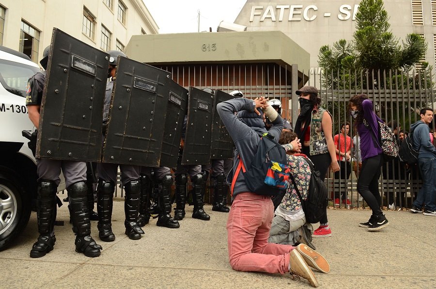 Cadeias ou Escolas