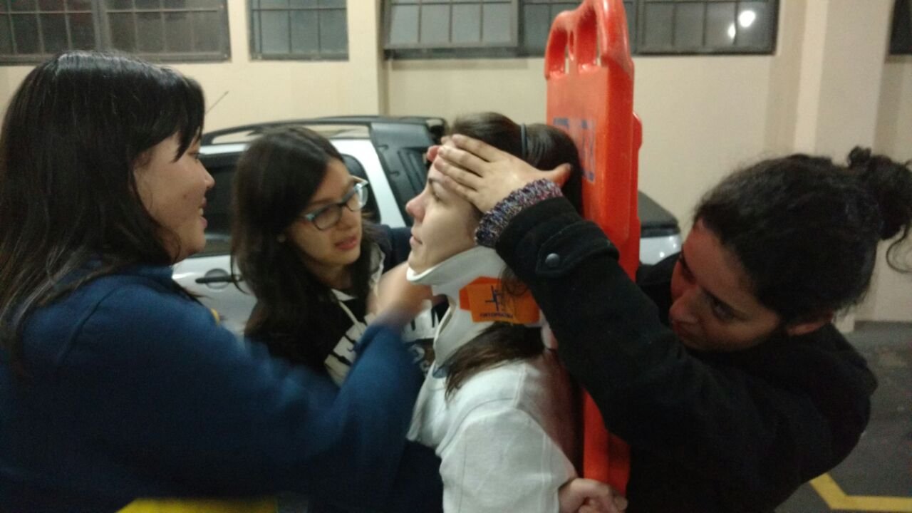 Alunos da Unesp participam de treinamento no quartel do 12º Grupamento de Bombeiros