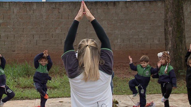 Em Bauru, projeto da Unesp aplica práticas de Ioga para professores e alunos do ensino infantil