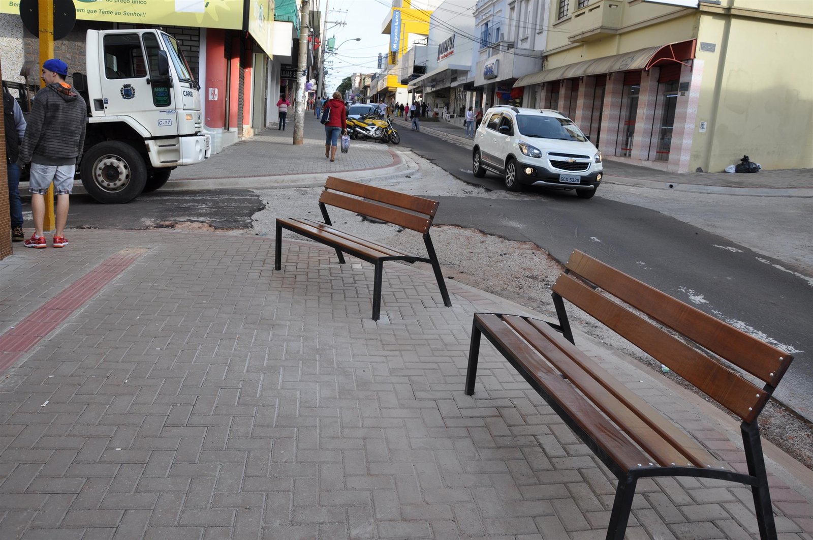 Revitalização da Amando alcança 3º quarteirão e recape asfáltico será na próxima semana