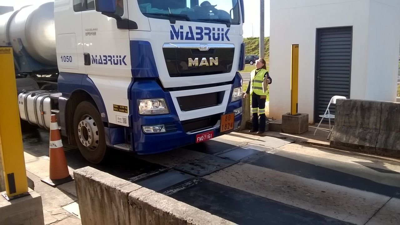Lei amplia tolerância para excesso de peso em ônibus de passageiros e caminhões de carga