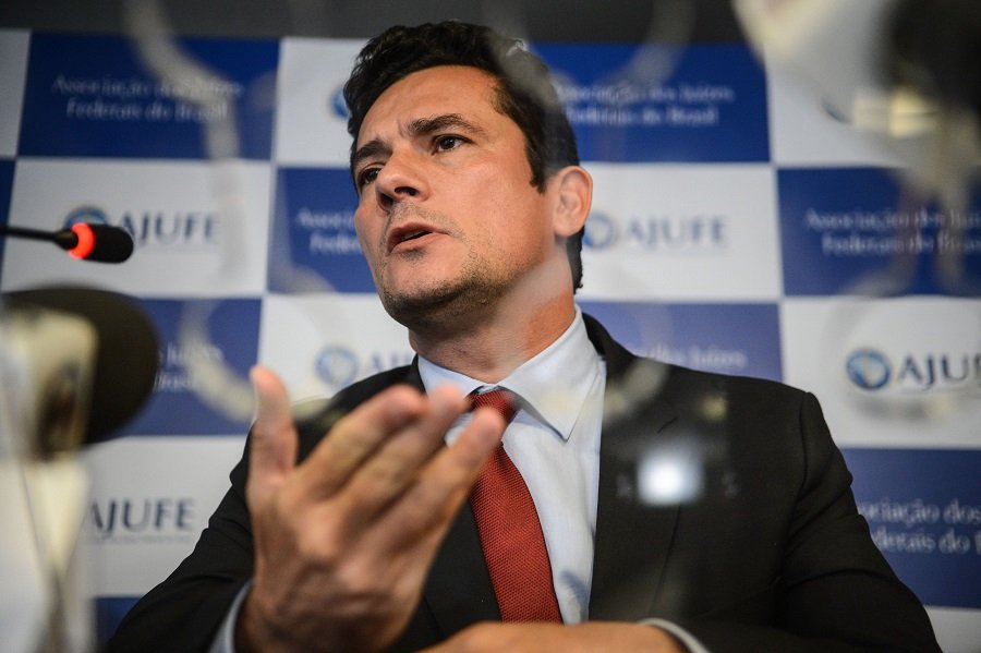 Moro repassa triplex no Guarujá para a Petrobras