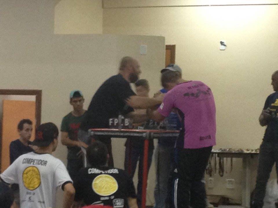 Botucatuense é campeão paulista de luta de braço