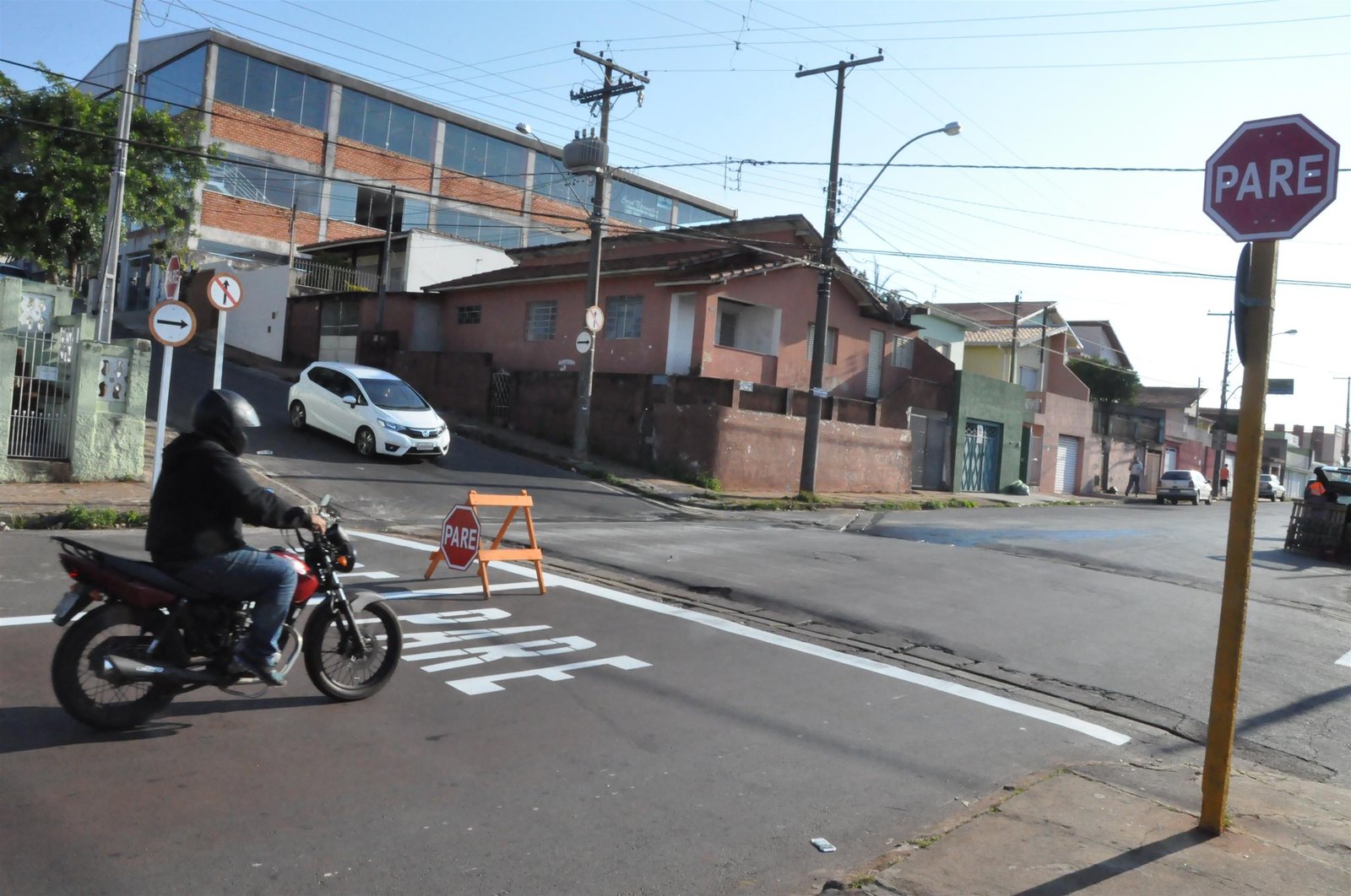 Semutran inverte sinalização de “Pare” em ruas da região Norte