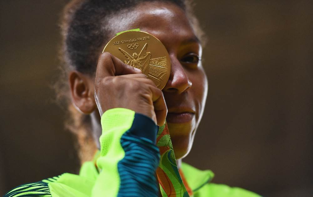 Judoca Rafaela Silva dá primeira medalha de ouro ao Brasil