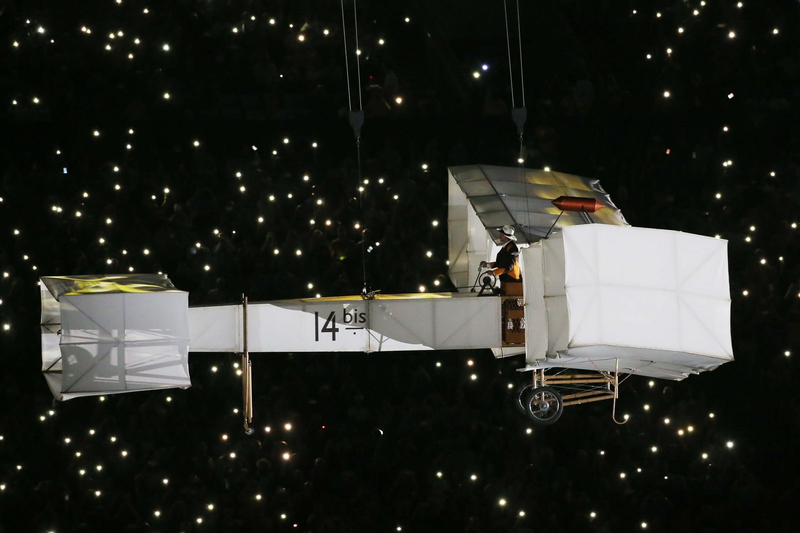 Santos Dumont ou Irmãos Wright: 14-Bis reacende polêmica