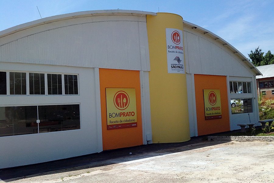 Populares denunciam venda irregular de marmitas no Bom Prato de Botucatu
