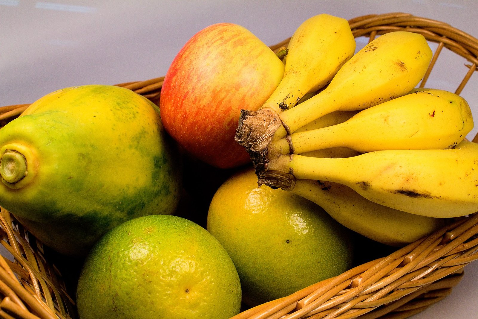 Frutas sobem 3,01% em São Paulo e consumo tem queda