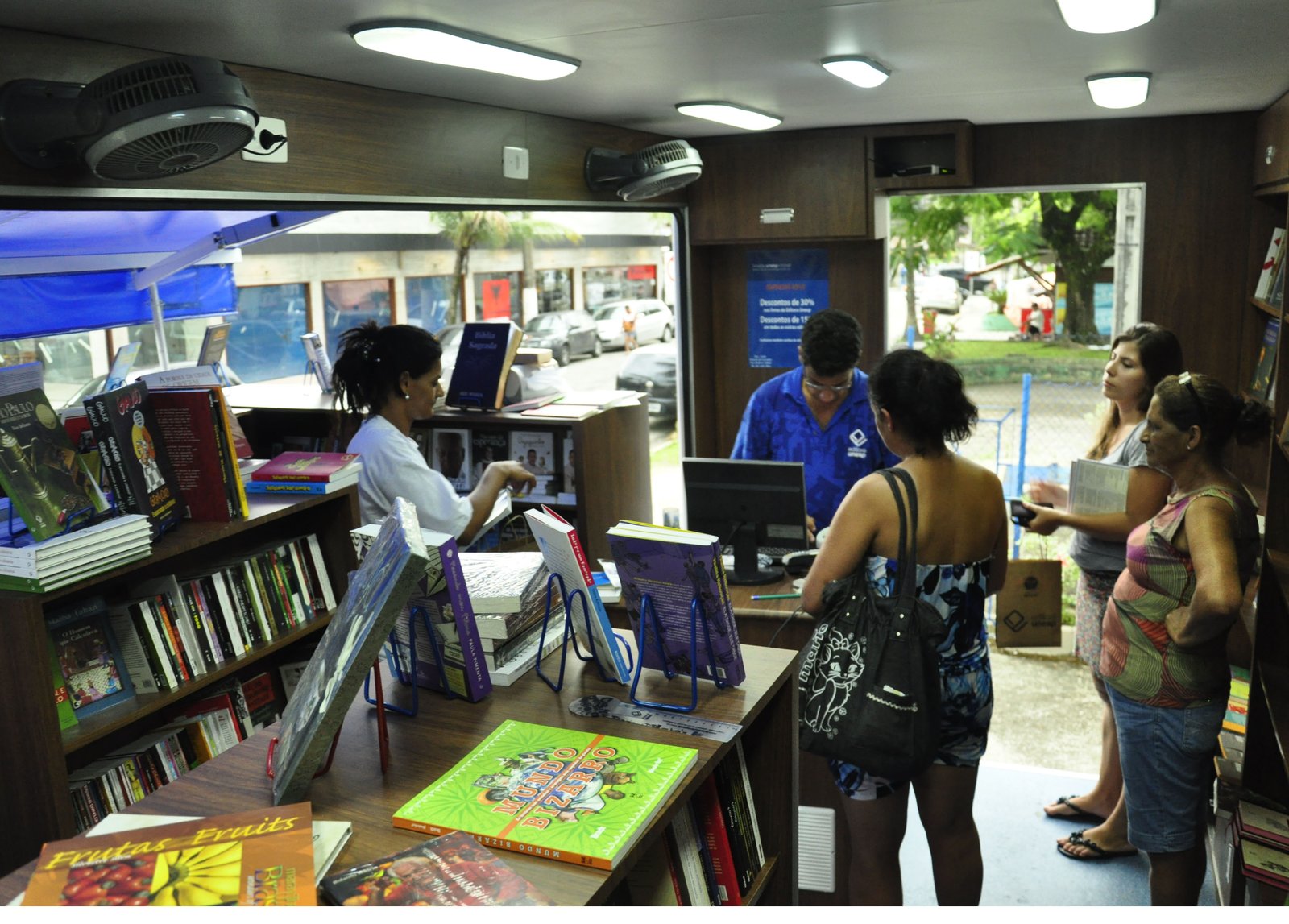 Book-Truck da Unesp circulará por Botucatu na próxima semana