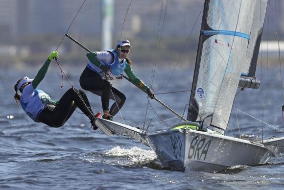 Martine Grael e Kahena Kunze vencem na vela e conquistam quarto ouro do Brasil