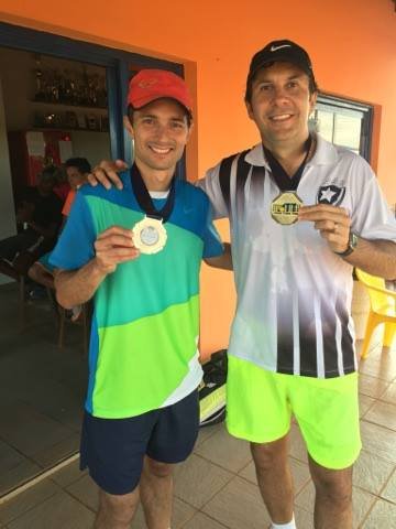 Tenistas da AAB são campeões em Avaré