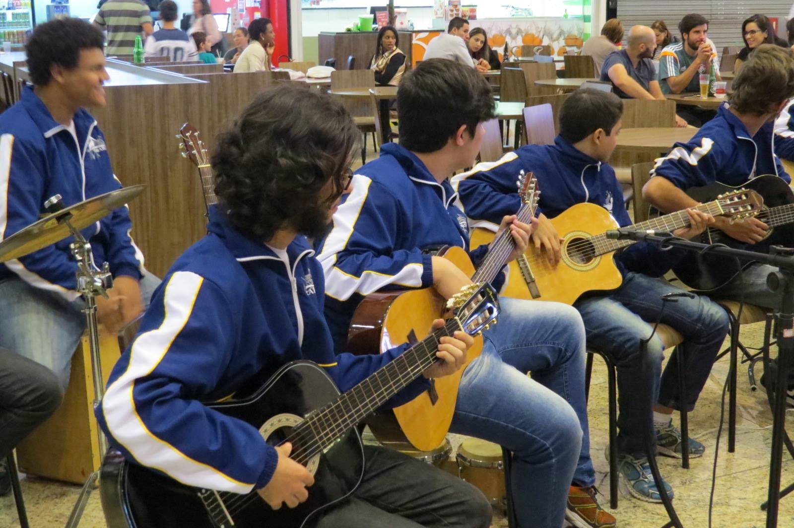 FMB/Unesp promove show com Grupo de Violão, Percussão e Coral da AFRAPE