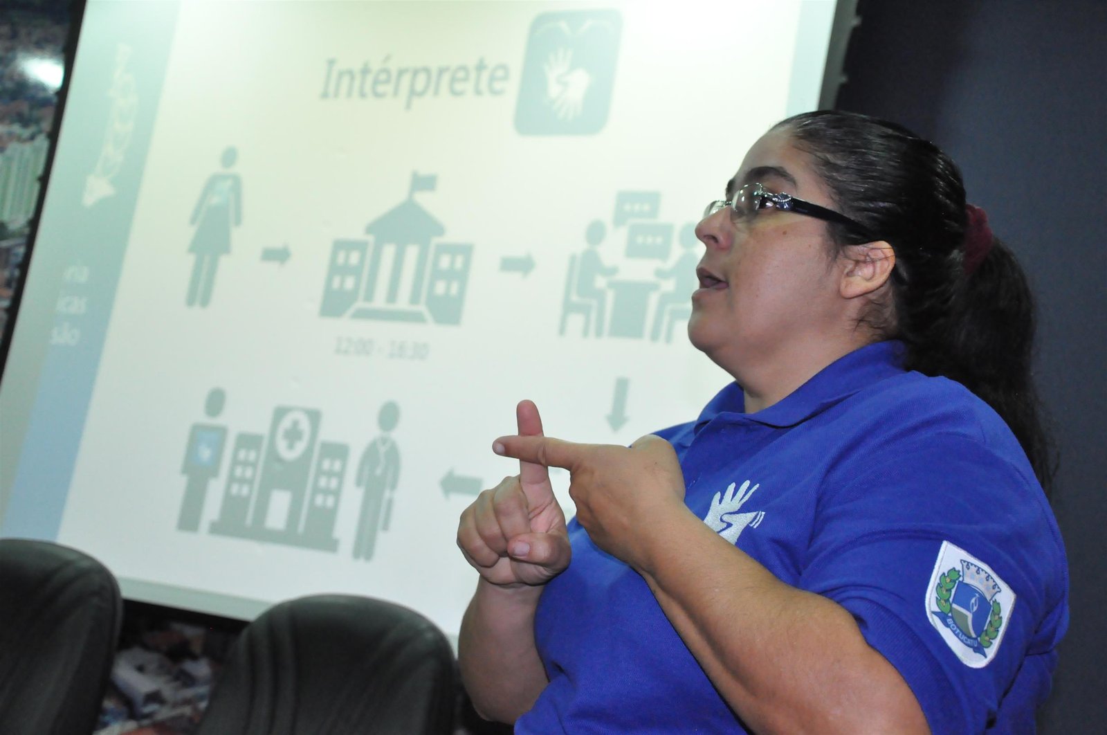 Deficientes auditivos terão intérpretes de Libras em consultas médicas