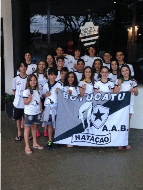 Botucatu conquista 33 medalhas em torneio de natação