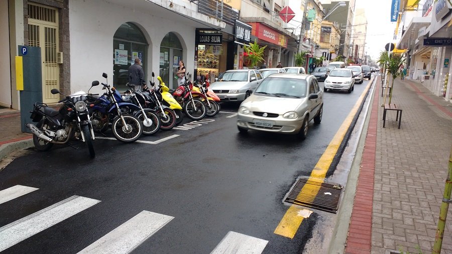 Mais da metade das pessoas vão usar 13º nas compras de Natal, segundo pesquisa