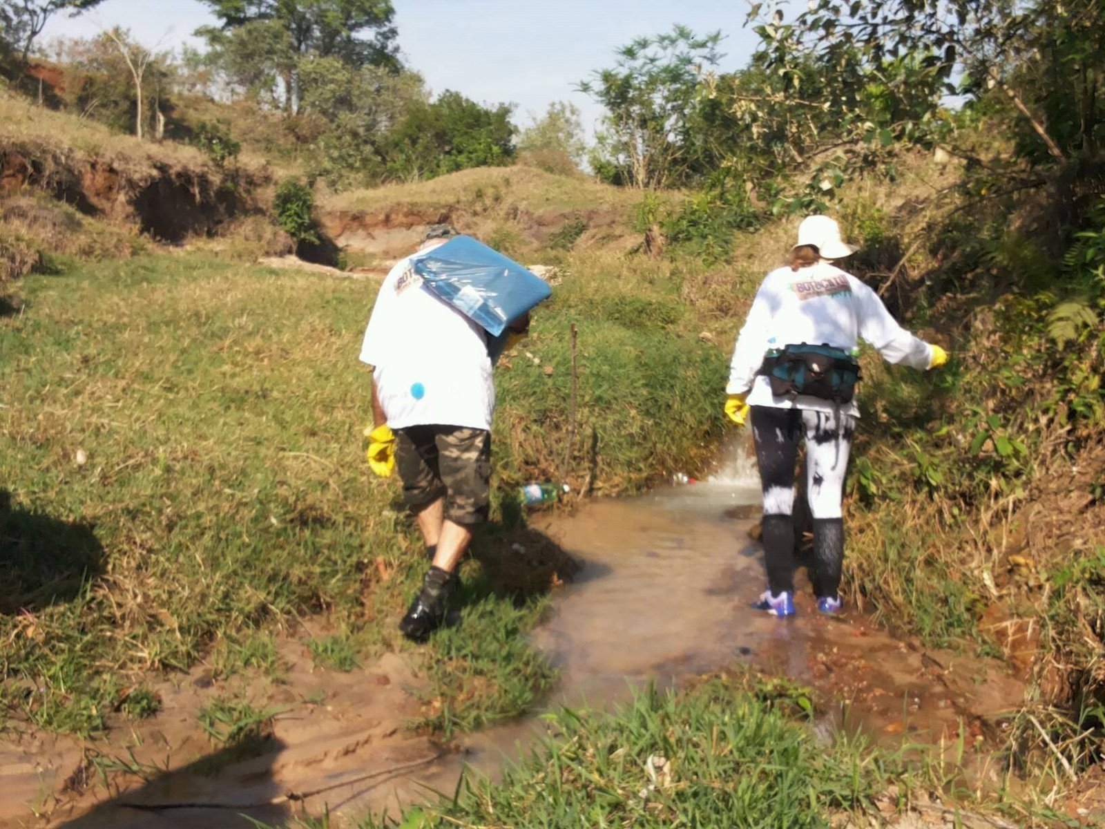 Cuesta Limpa: ação retirou lixo de pontos turísticos de Botucatu