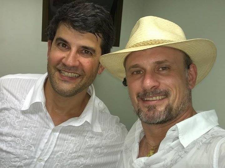 Projeto 4 Cantos apresenta música no palco do Cine Nelli