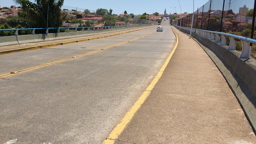 Proposta torna obrigatória instalação de telas ou redes de proteção ao longo de pontos e viadutos