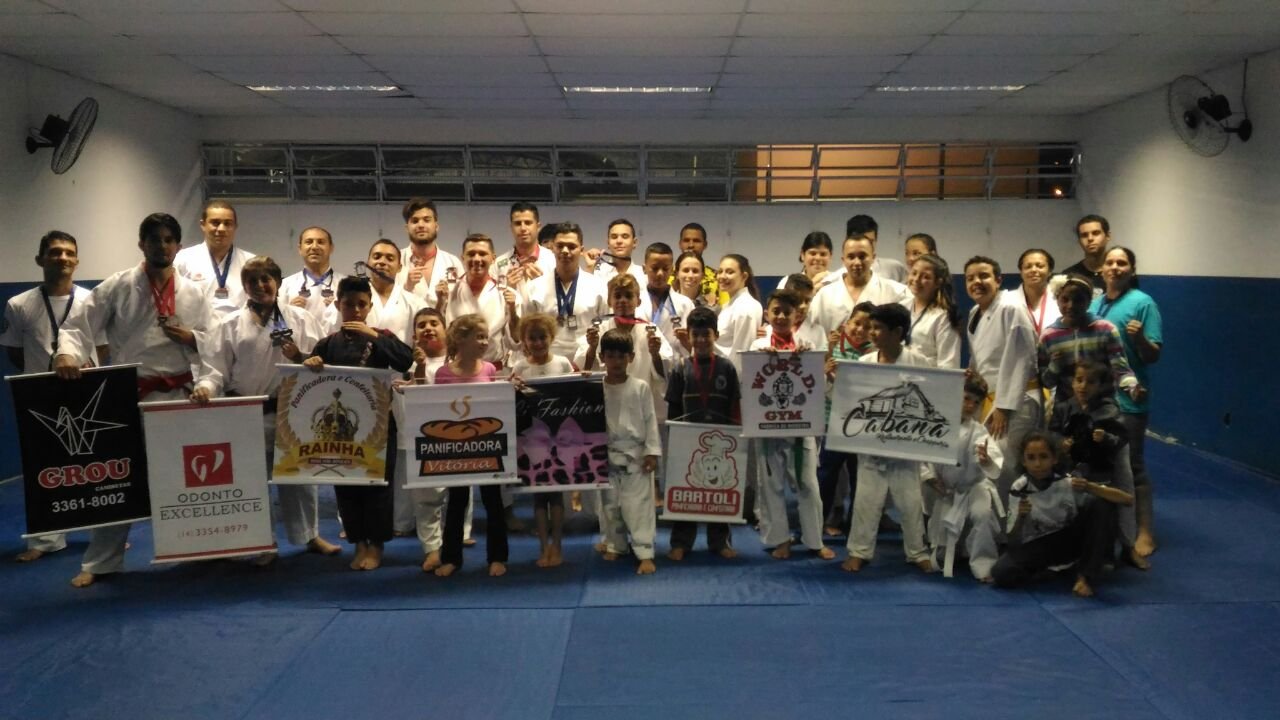 Karatê de Botucatu conquista 48 medalhas em Capivari