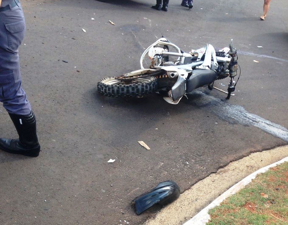 Motociclista de 33 anos morre após bater na lateral de ônibus, na região do Jardim do Bosque, em Botucatu