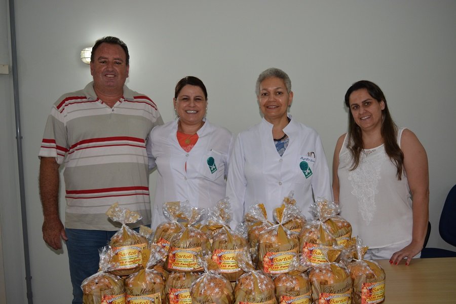 Hospital Dia de Botucatu recebe a doação de 50 panetones