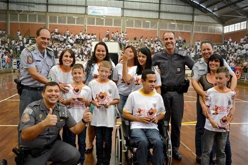 Proerd realiza formatura de 1,3 mil alunos em Botucatu